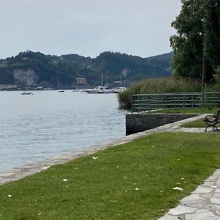 La Casa Nel Borgo Appartement Angera Buitenkant foto